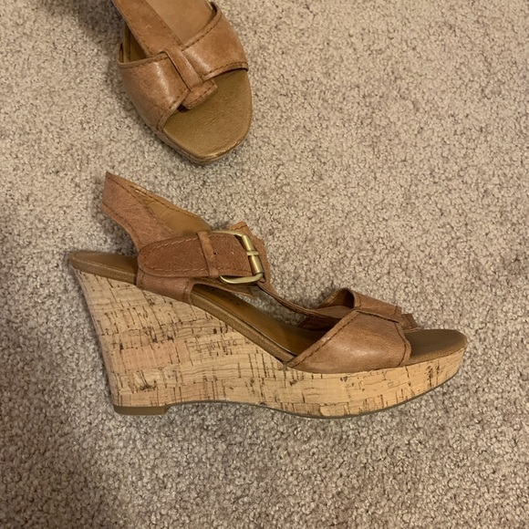 Tan wedges - Picture 2 of 2